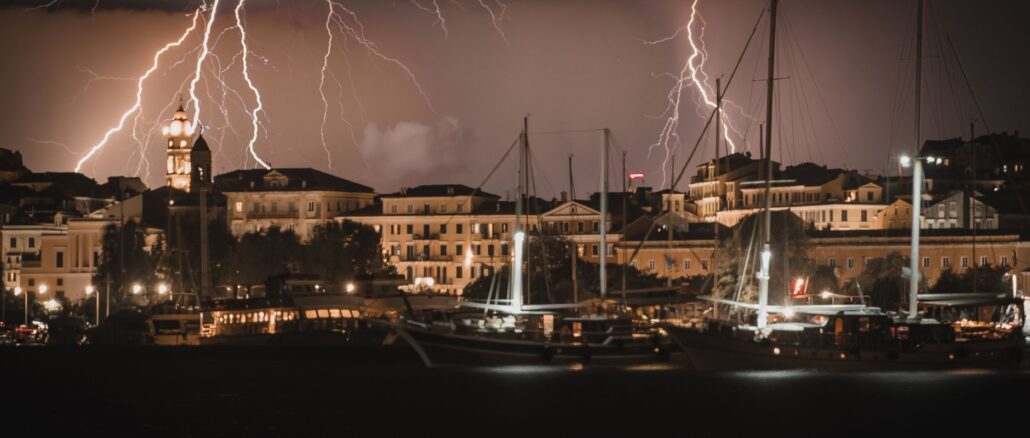 Kavos Korfu: Party, Strände & Ausflüge an der Südspitze der Insel Korfu