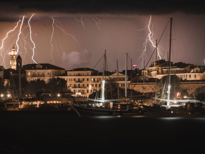 Kavos Korfu: Party, Strände & Ausflüge an der Südspitze der Insel Korfu